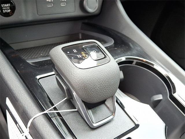 Photo of 2025 Glacier White Nissan Rogue