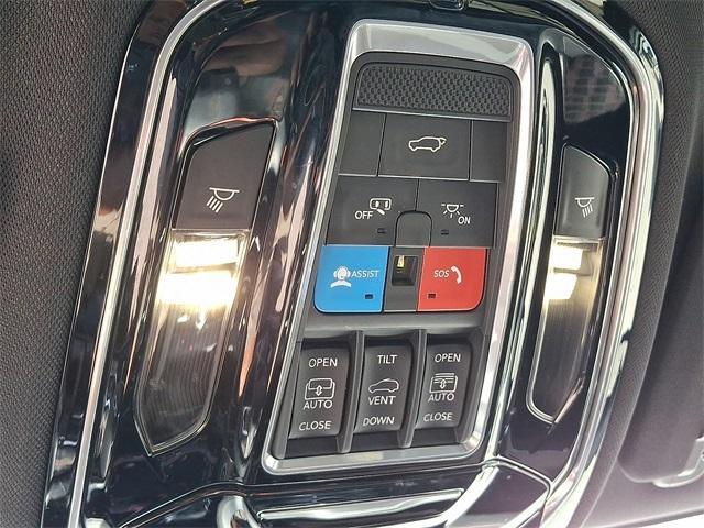 Photo of 2021 Diamond Black Jeep Grand Cherokee L