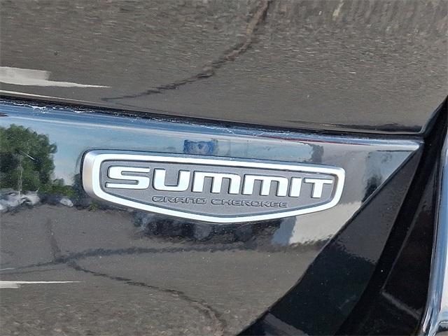 Photo of 2021 Diamond Black Jeep Grand Cherokee L