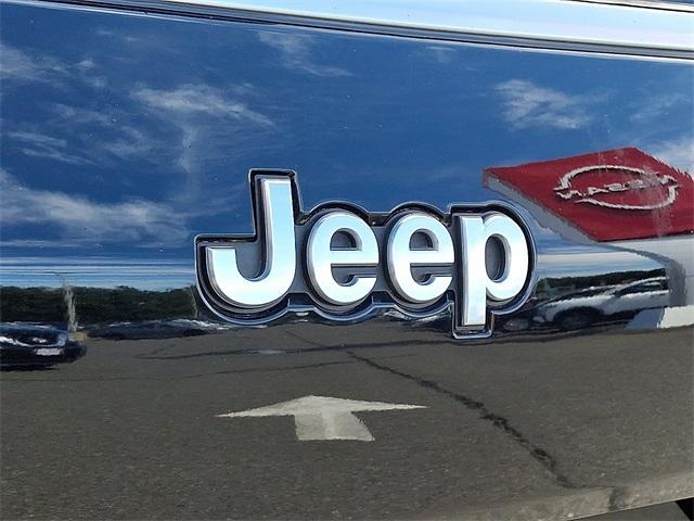 Photo of 2021 Diamond Black Jeep Grand Cherokee L