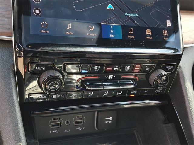 Photo of 2021 Diamond Black Jeep Grand Cherokee L