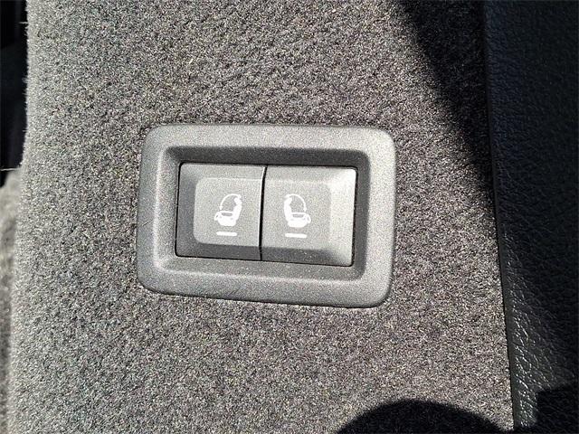 Photo of 2021 Diamond Black Jeep Grand Cherokee L