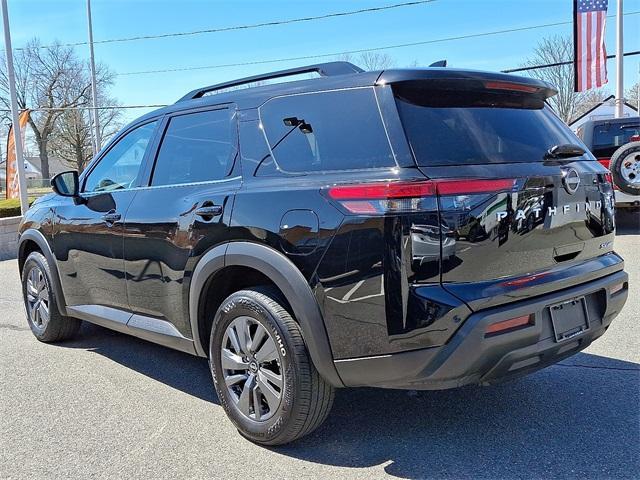 Photo of 2024 Black Nissan Pathfinder