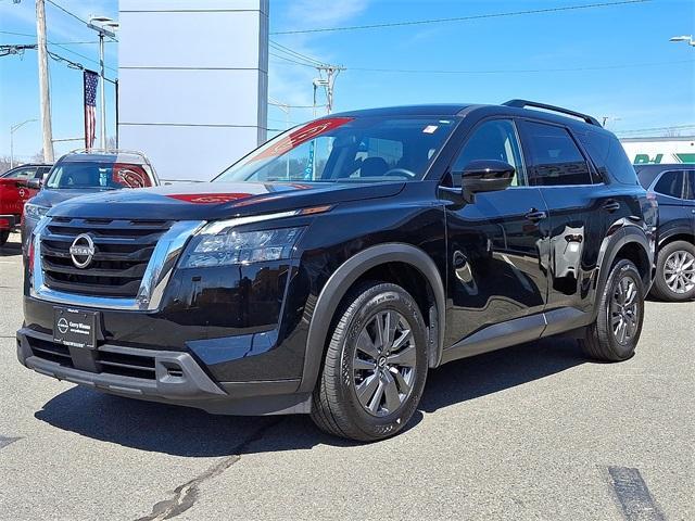 Photo of 2024 Black Nissan Pathfinder