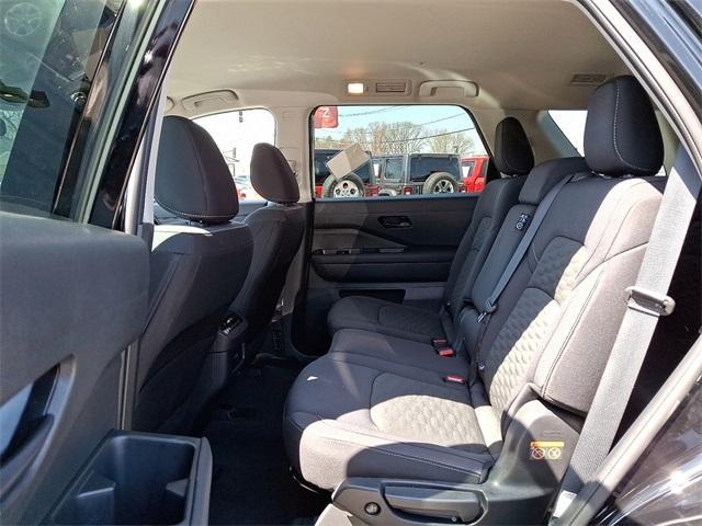 Photo of 2024 Black Nissan Pathfinder