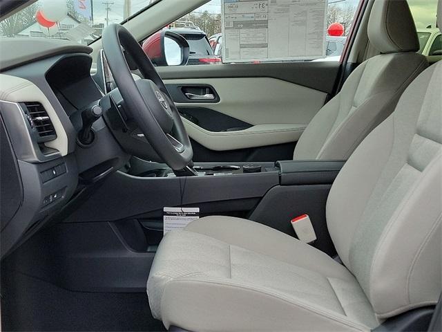Photo of 2025 Everest White P Nissan Rogue