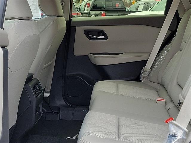 Photo of 2025 Everest White P Nissan Rogue