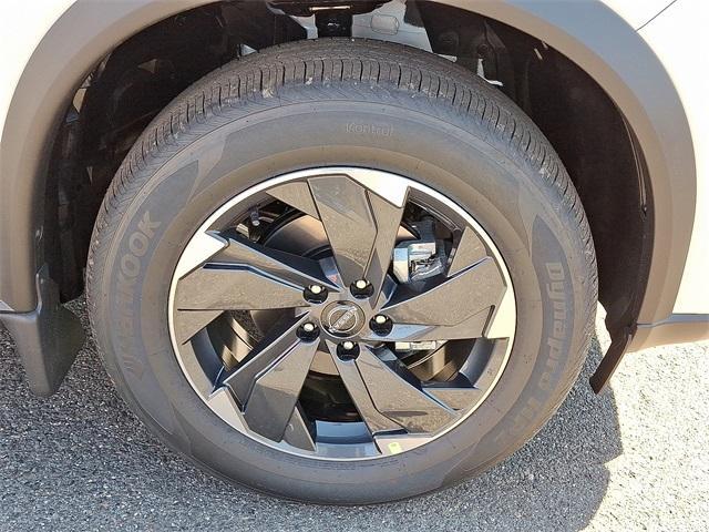 Photo of 2025 Everest White P Nissan Rogue