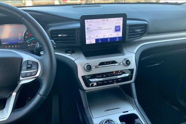Photo of 2023 Star White Ford Explorer