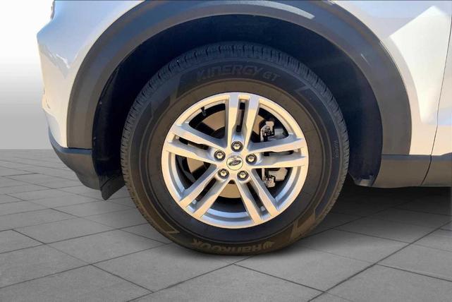 Photo of 2023 Star White Ford Explorer
