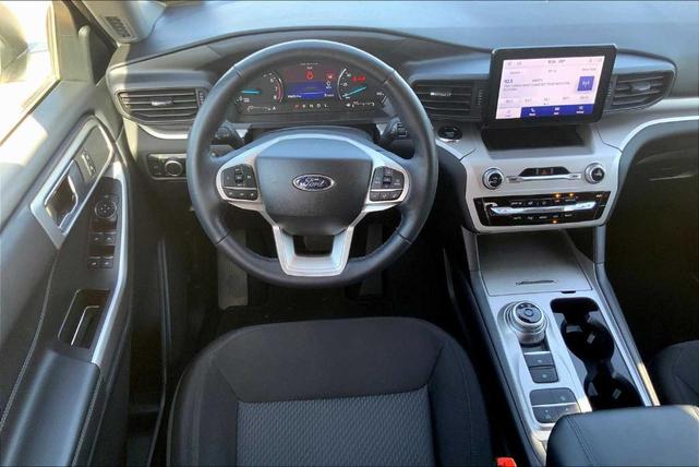 Photo of 2023 Star White Ford Explorer