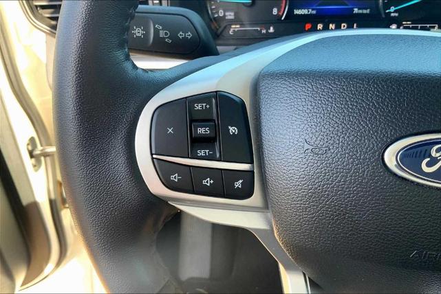 Photo of 2023 Star White Ford Explorer