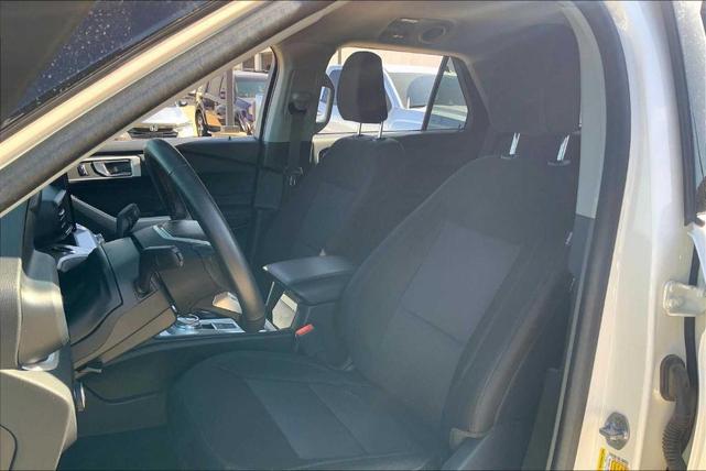 Photo of 2023 Star White Ford Explorer