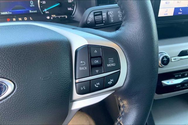 Photo of 2023 Star White Ford Explorer