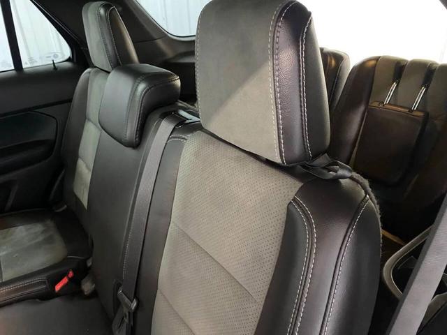Photo of 2015 White Ford Explorer