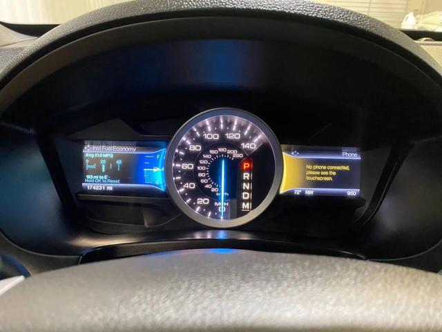 Photo of 2015 White Ford Explorer