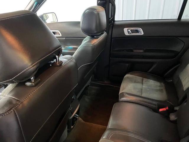 Photo of 2015 White Ford Explorer