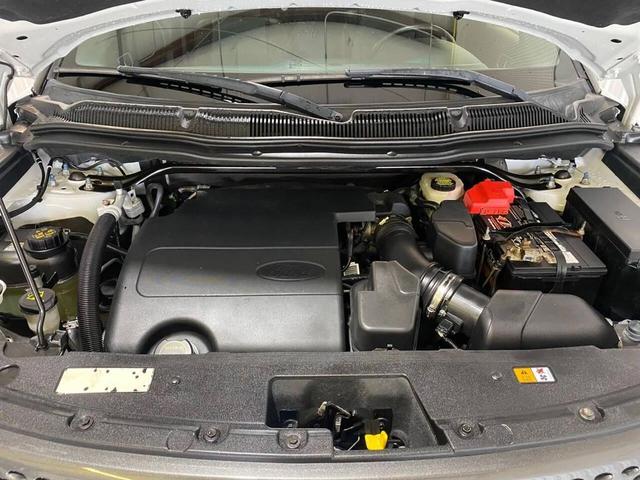 Photo of 2015 White Ford Explorer
