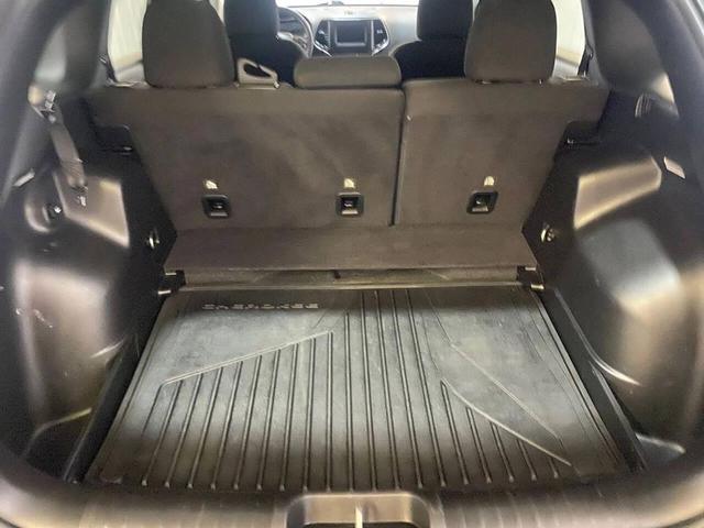 Photo of 2021 Billet Silver Metallic Clearcoat Jeep Cherokee
