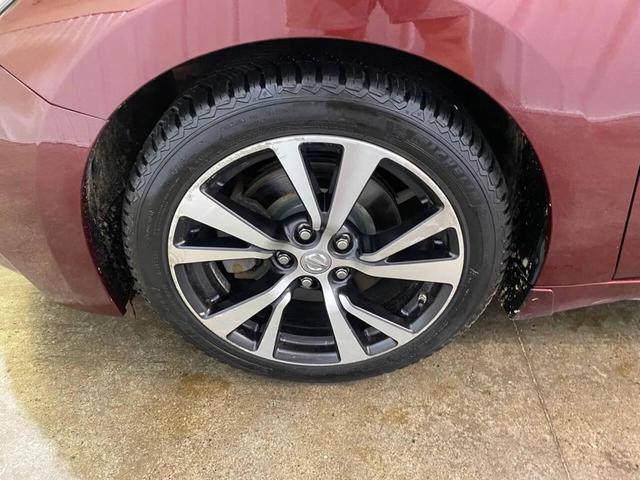 Photo of 2016 Burgundy Nissan Maxima