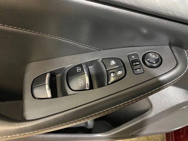 Photo of 2016 Burgundy Nissan Maxima