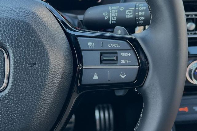 Photo of 2025 Platinum White Pearl Honda Civic