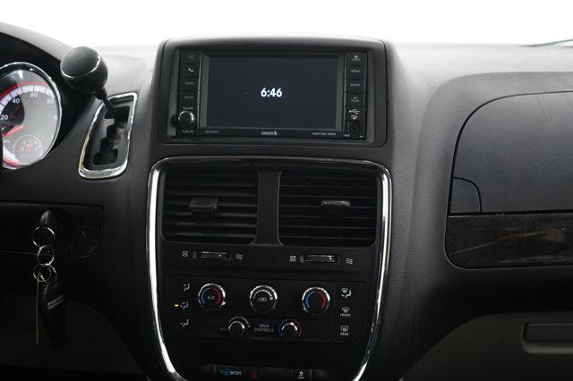 Photo of 2019 White Knuckle Clearcoat Dodge Grand Caravan