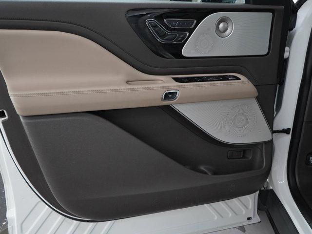 Photo of 2021 White Lincoln Aviator