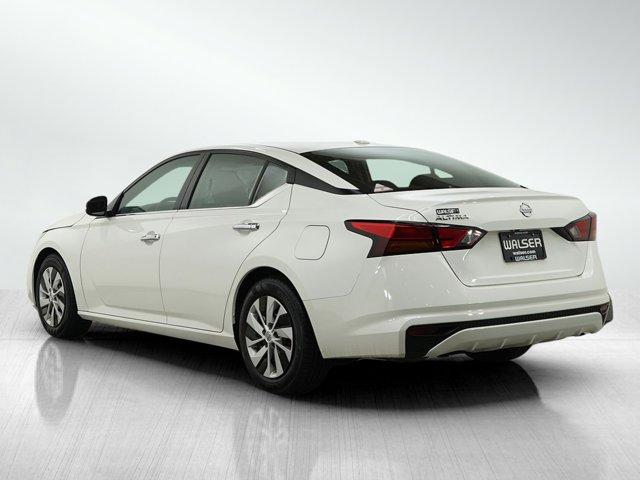 Photo of 2020 Glacier White Nissan Altima