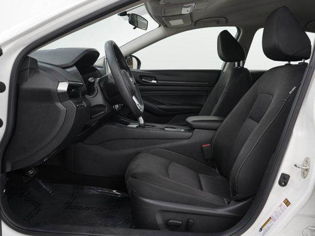Photo of 2020 Glacier White Nissan Altima