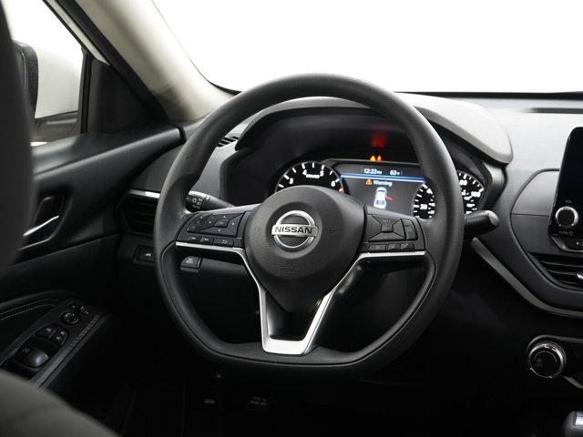 Photo of 2020 Glacier White Nissan Altima