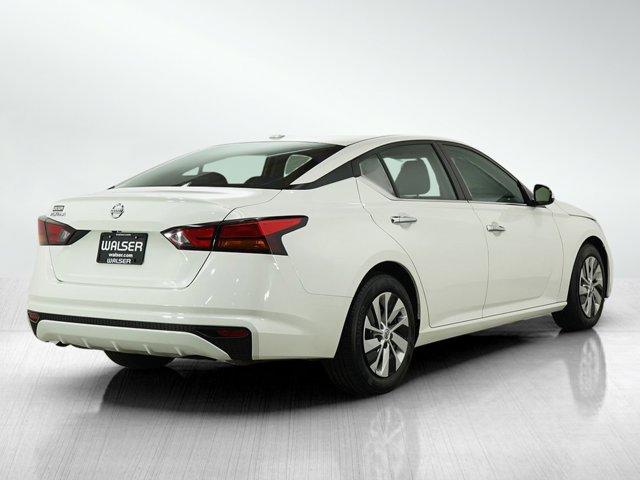 Photo of 2020 Glacier White Nissan Altima