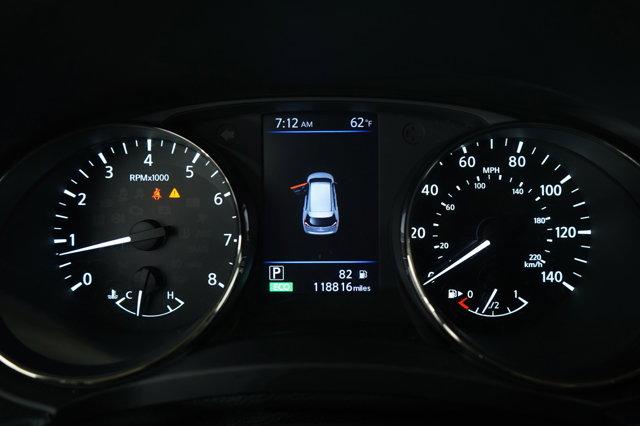 Photo of 2018 Pearl White Nissan Rogue