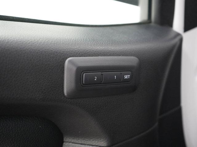 Photo of 2024 Glacier White Nissan Titan