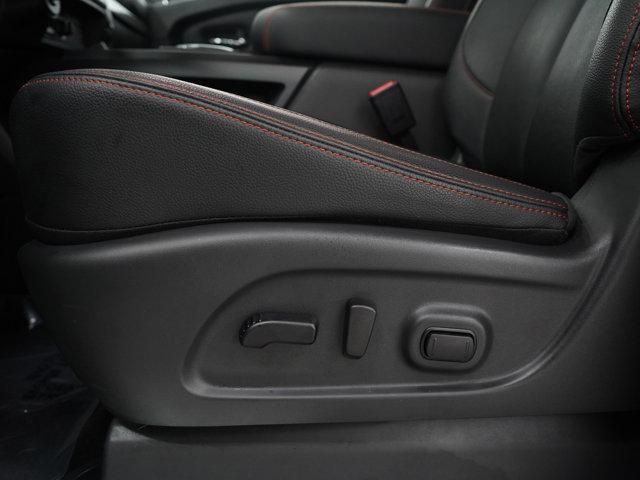 Photo of 2024 Glacier White Nissan Titan