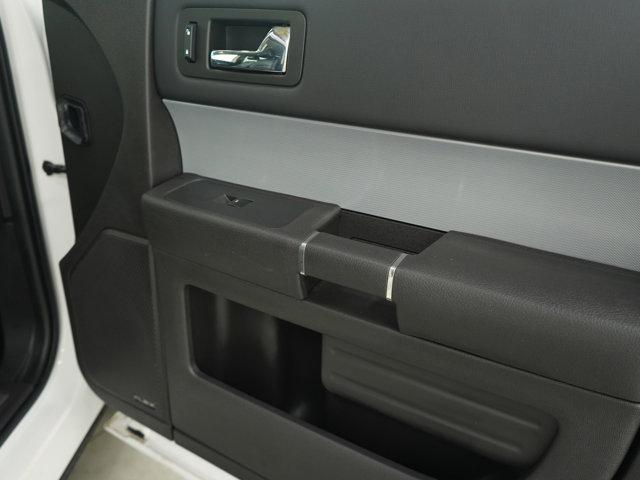 Photo of 2013 White Platinum Ford Flex