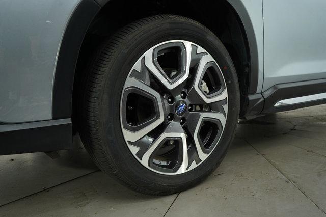 Photo of 2024 Ice Silver Metallic Subaru Ascent