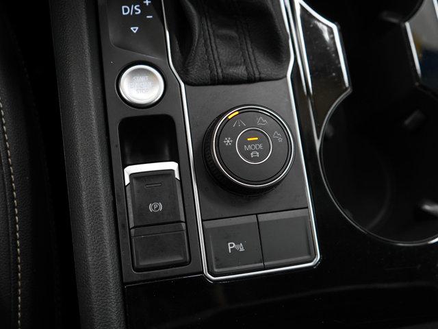 Photo of 2021 Pure White Volkswagen Atlas