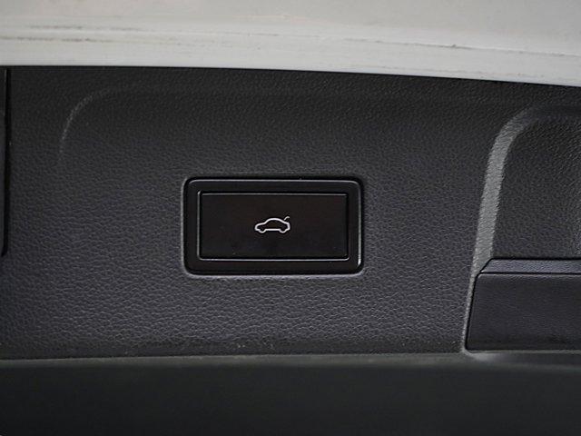 Photo of 2021 Pure White Volkswagen Atlas