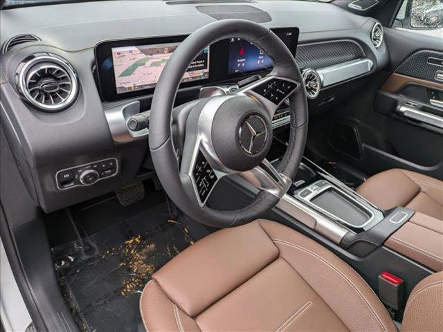 Photo of 2025 Polar White Mercedes-Benz GLB 250