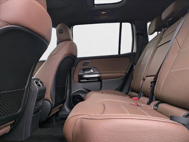 Photo of 2025 Polar White Mercedes-Benz GLB 250