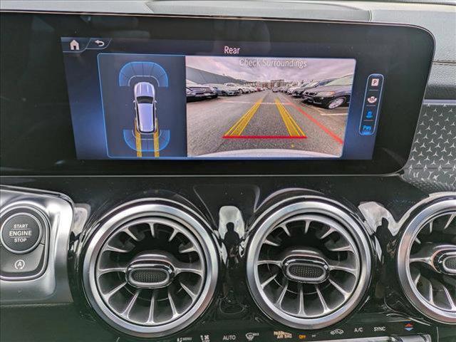 Photo of 2025 Polar White Mercedes-Benz GLB 250