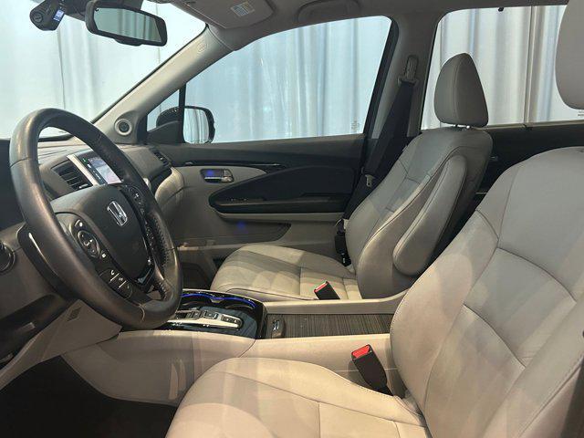 Photo of 2016 Black Honda Pilot