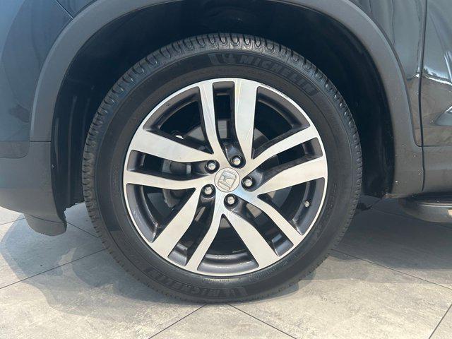Photo of 2016 Black Honda Pilot