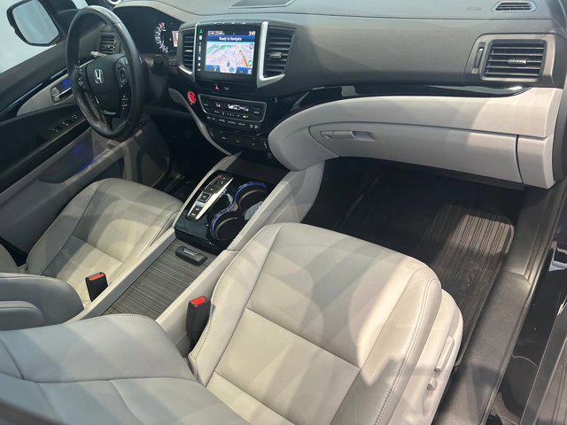 Photo of 2016 Black Honda Pilot