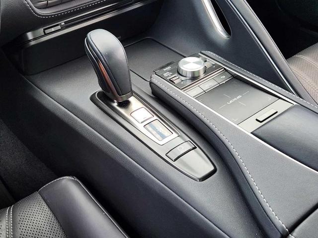 Photo of 2018 Liquid Platinum Lexus LC 500