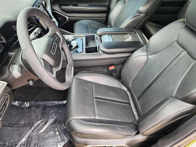 Photo of 2022 Diamond Black Jeep Wagoneer