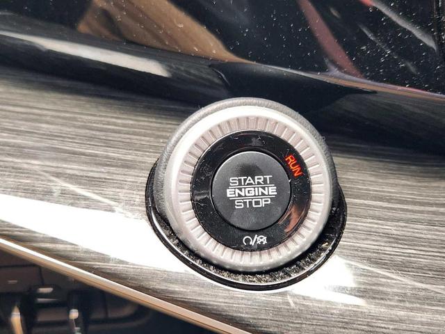 Photo of 2022 Diamond Black Jeep Wagoneer