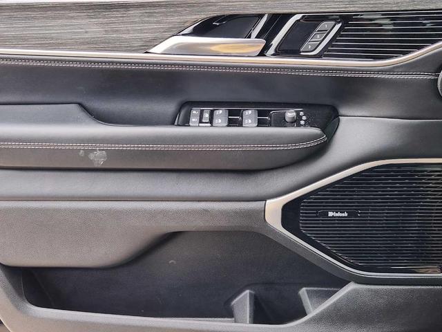 Photo of 2022 Diamond Black Jeep Wagoneer