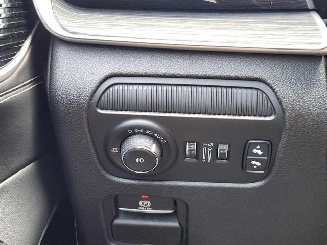 Photo of 2022 Diamond Black Jeep Wagoneer